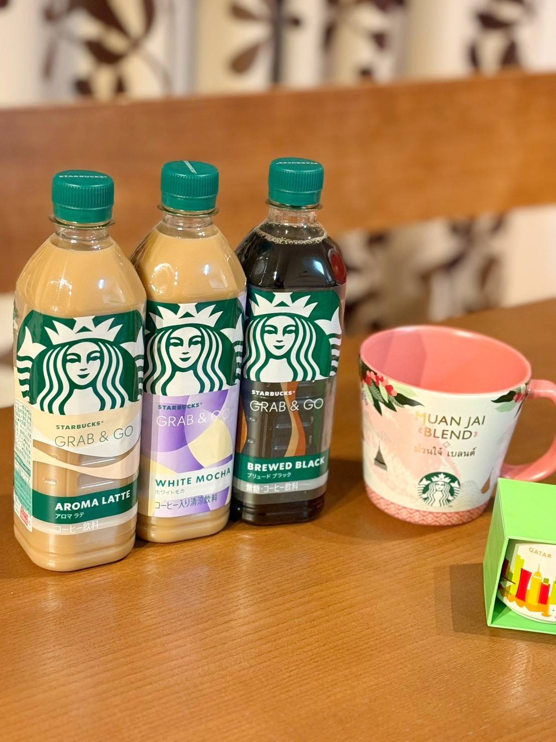 3本のスタバのペットボトル