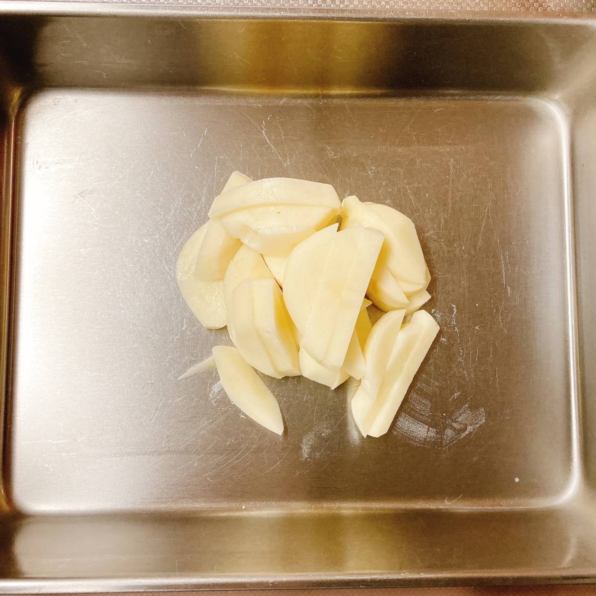 くらこん公式の「牛肉とじゃがいもの塩こんぶ炒め」のレシピ