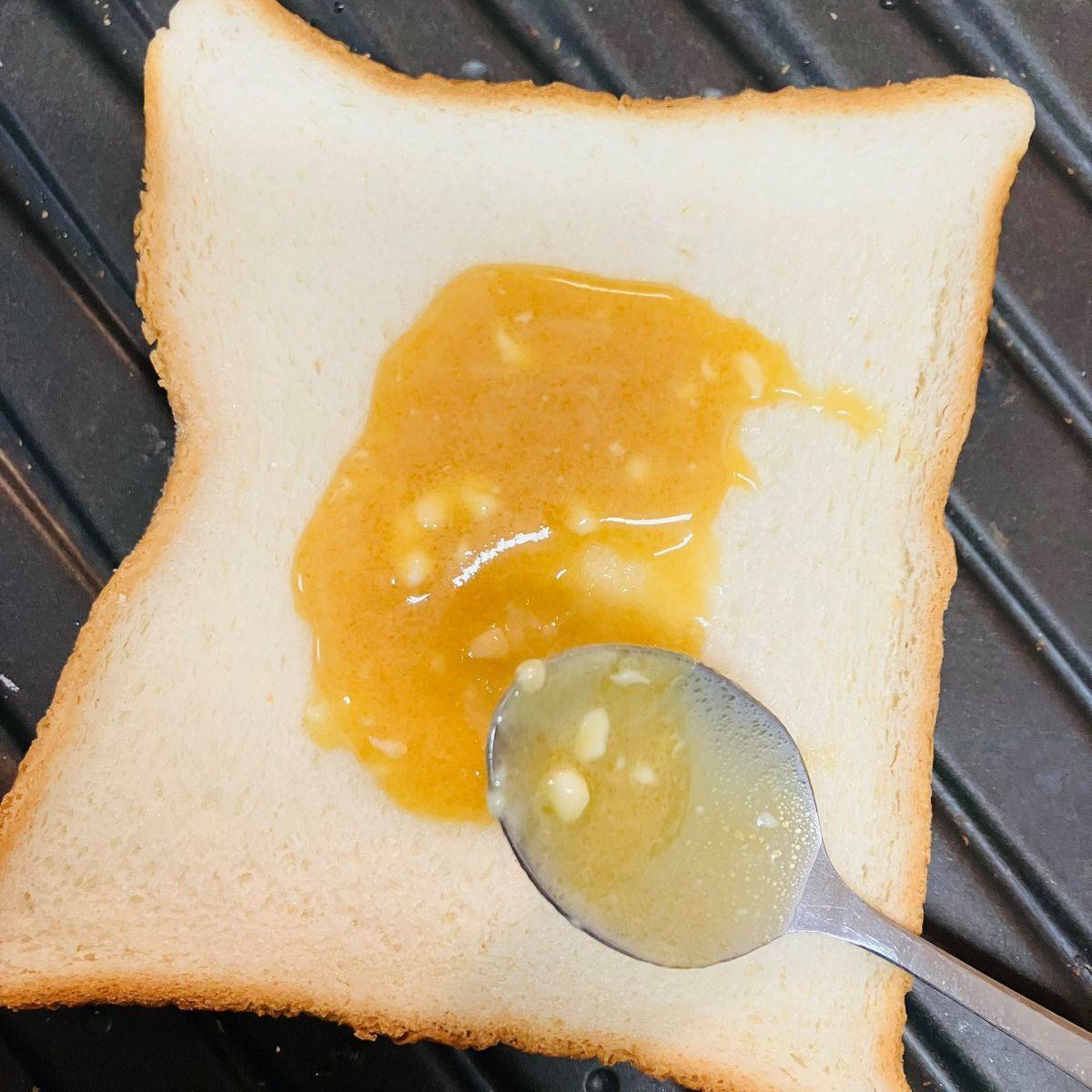 パスコ公式の「りんごとカマンベールチーズのハニートースト」のレシピ