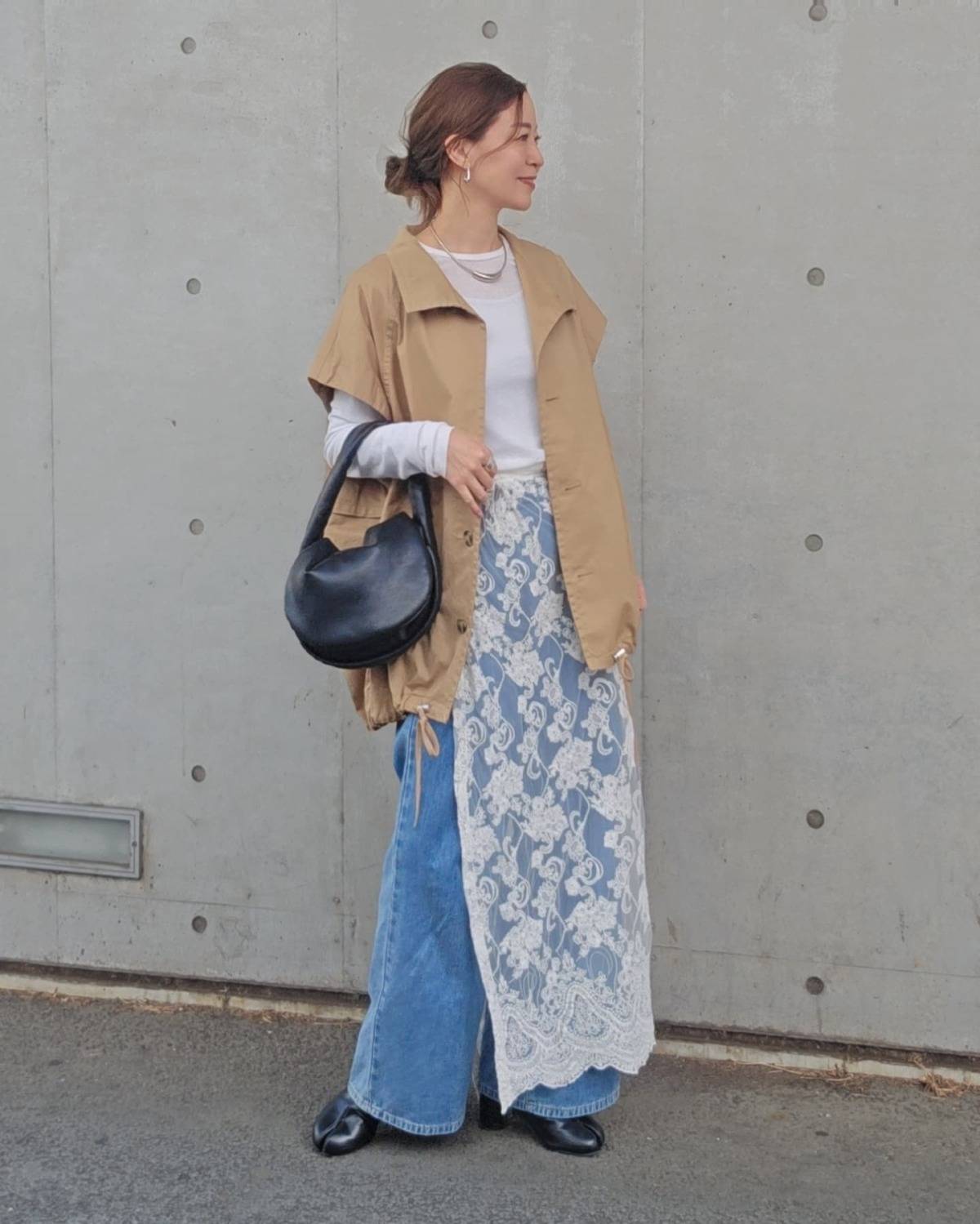 レーススカートを重ね着する