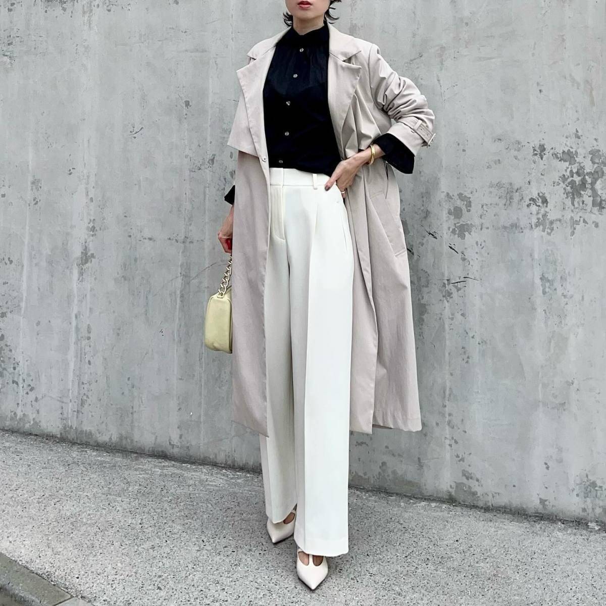 モノトーンコーデの上に羽織る♪