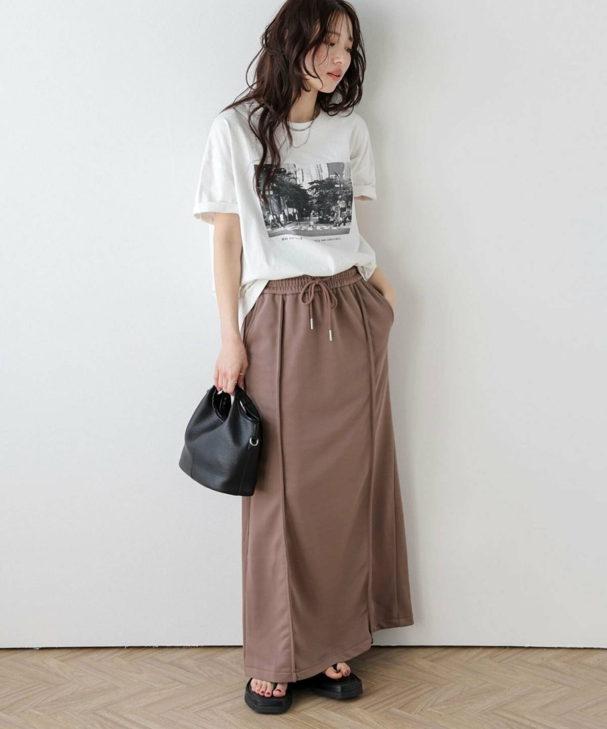 夏のディズニーコーデ スウェットスカート Tシャツ