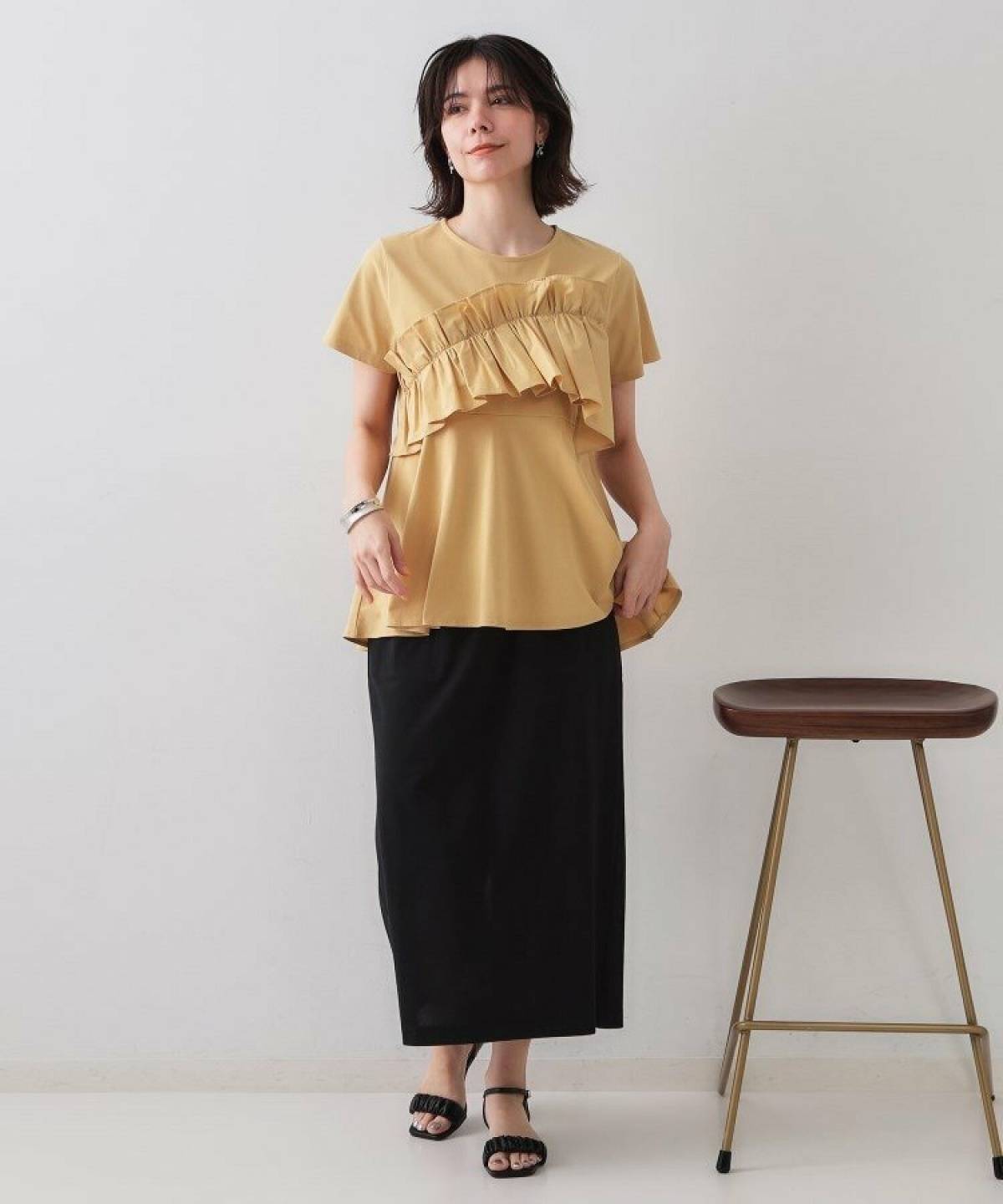 7月の東京コーデ ぺプラムトップス タイトスカート