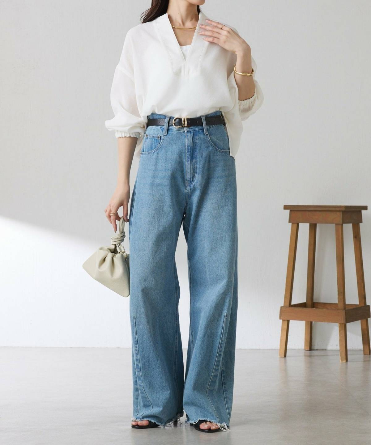 7月の東京コーデ 白ブラウス デニム