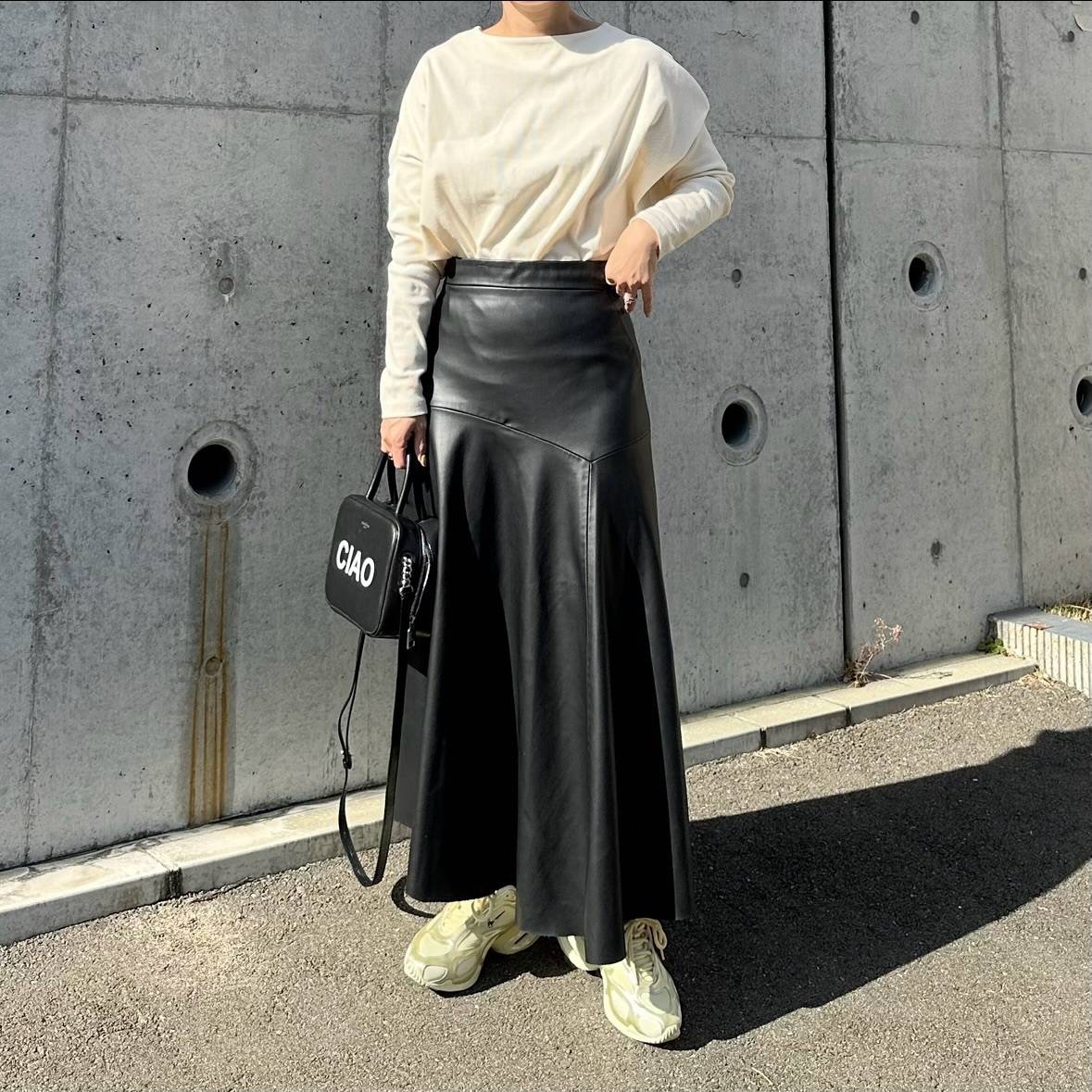 素材感にこだわったモノトーンコーデ