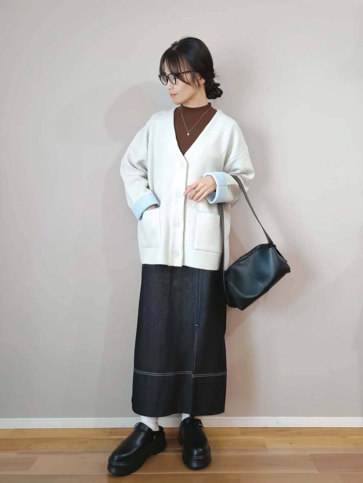 Vネックカーディガンを選ぶ！