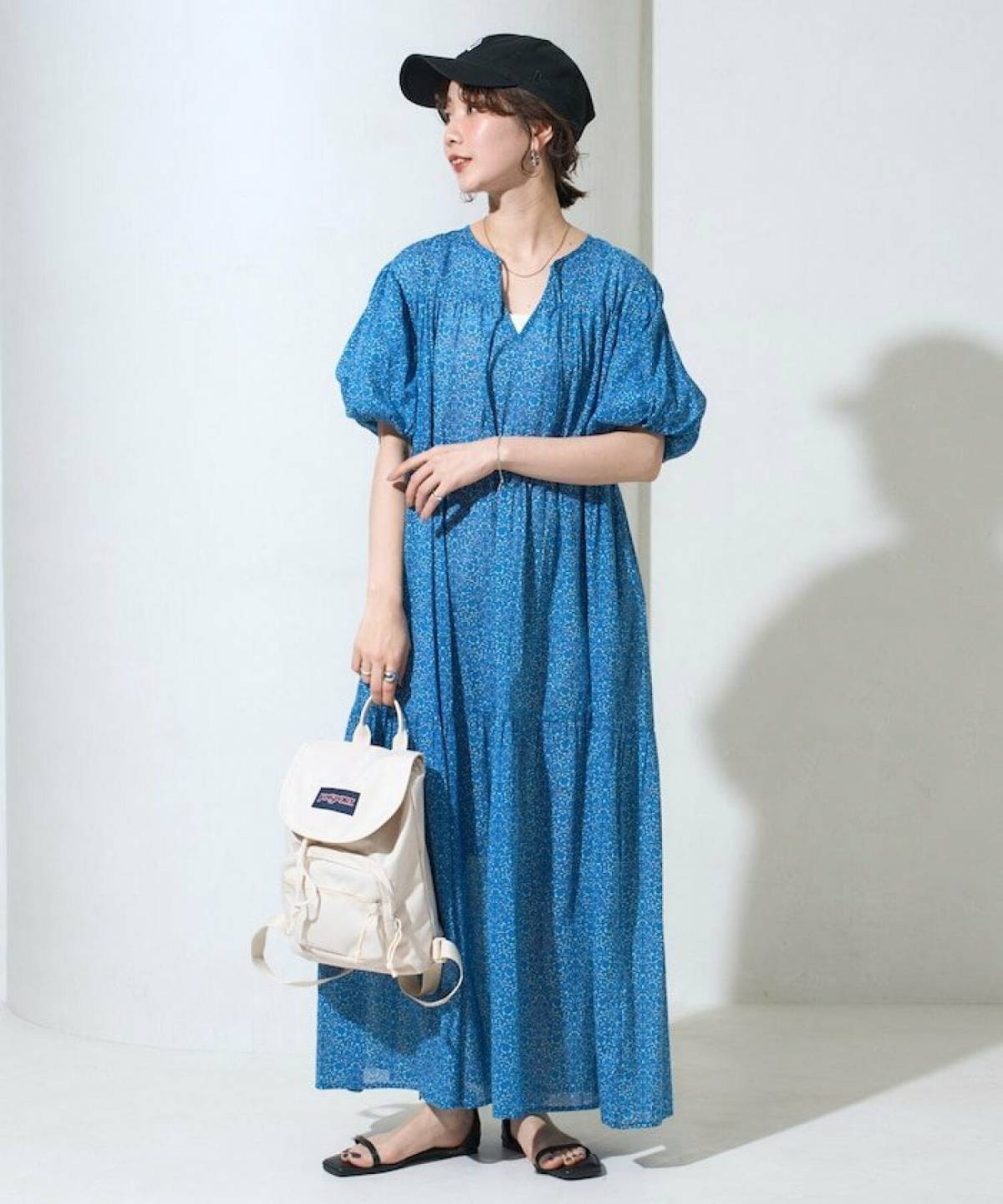 9月の沖縄の服装 ブルーワンピースコーデ