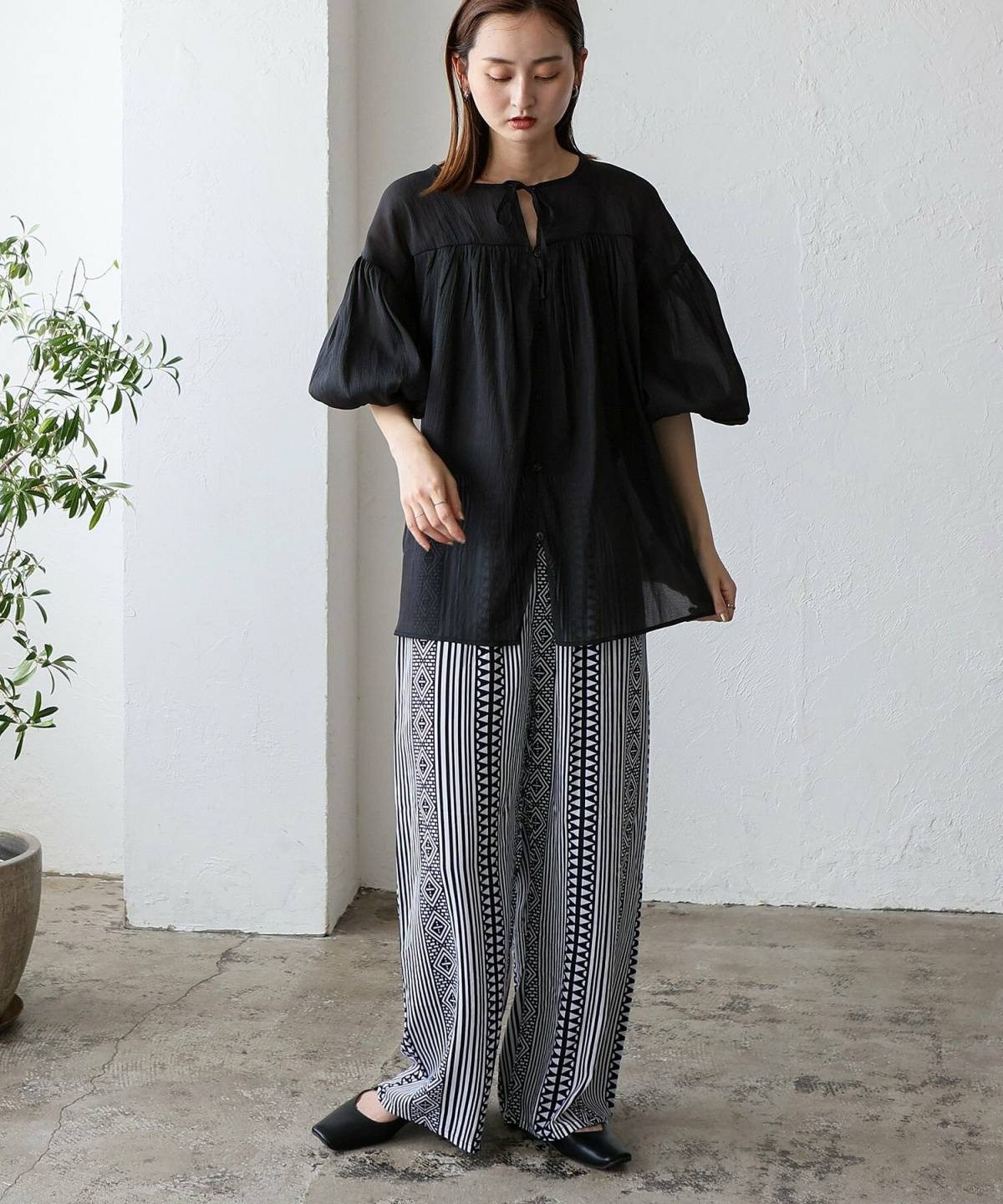 9月の沖縄の服装 柄パンツコーデ
