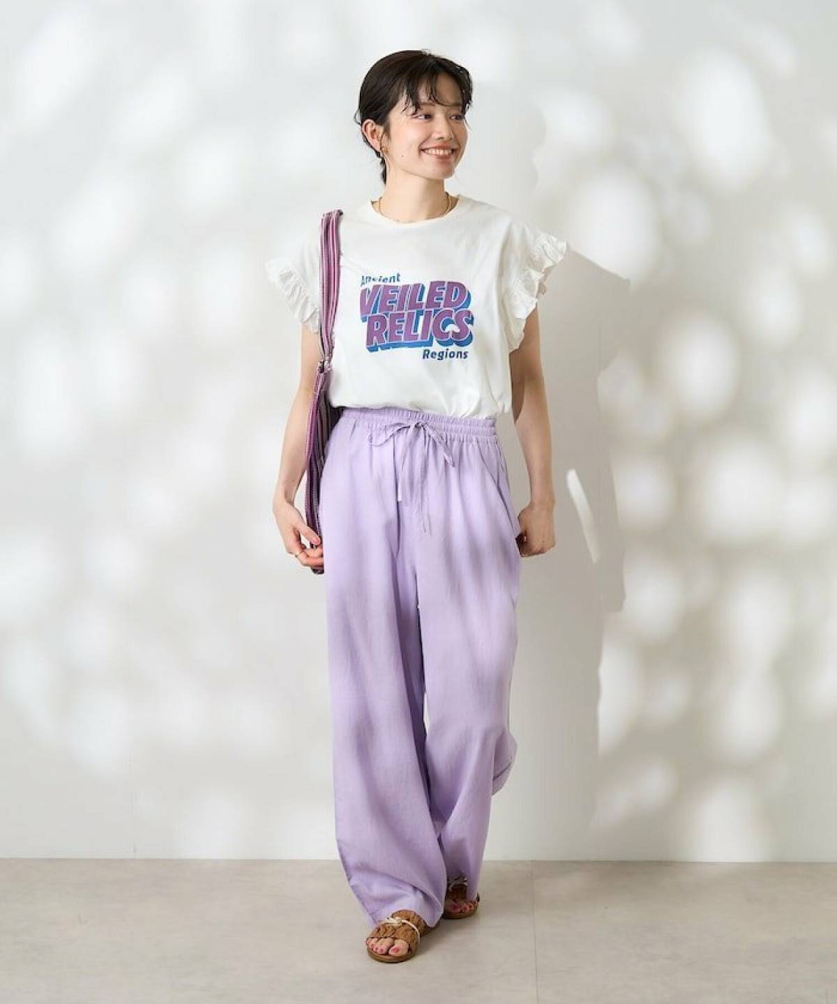 9月の沖縄の服装 カラーパンツ Tシャツコーデ
