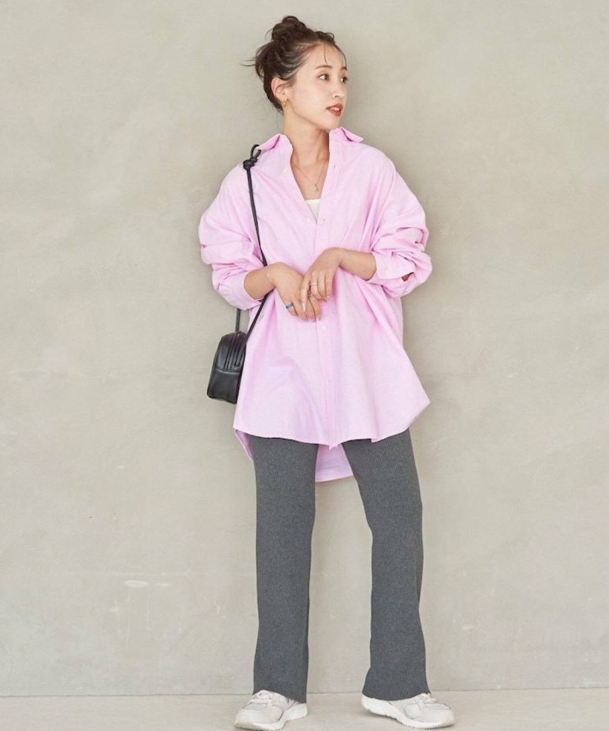 9月の北海道の服装 レディースコーデ リブニットパンツ