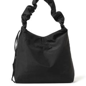 【2026年春】荷物が多い日も安心……！大容量で頼れるショルダーバッグ3選