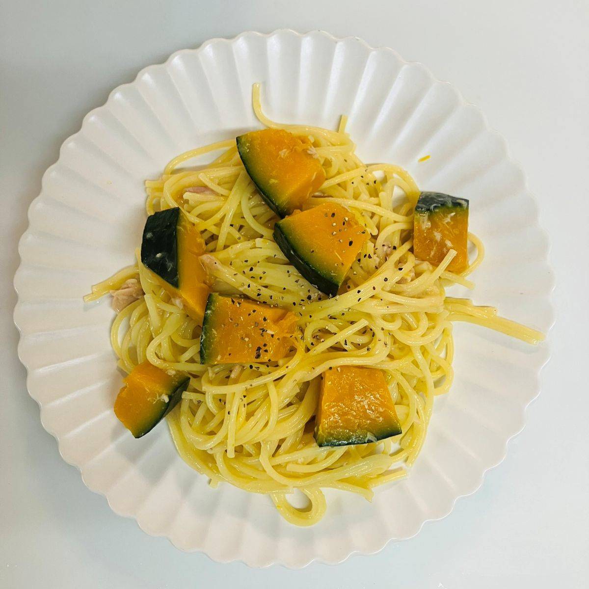 JAグループ公式の「コーンスープの素で♪かぼちゃとサラミのパスタ」のレシピ