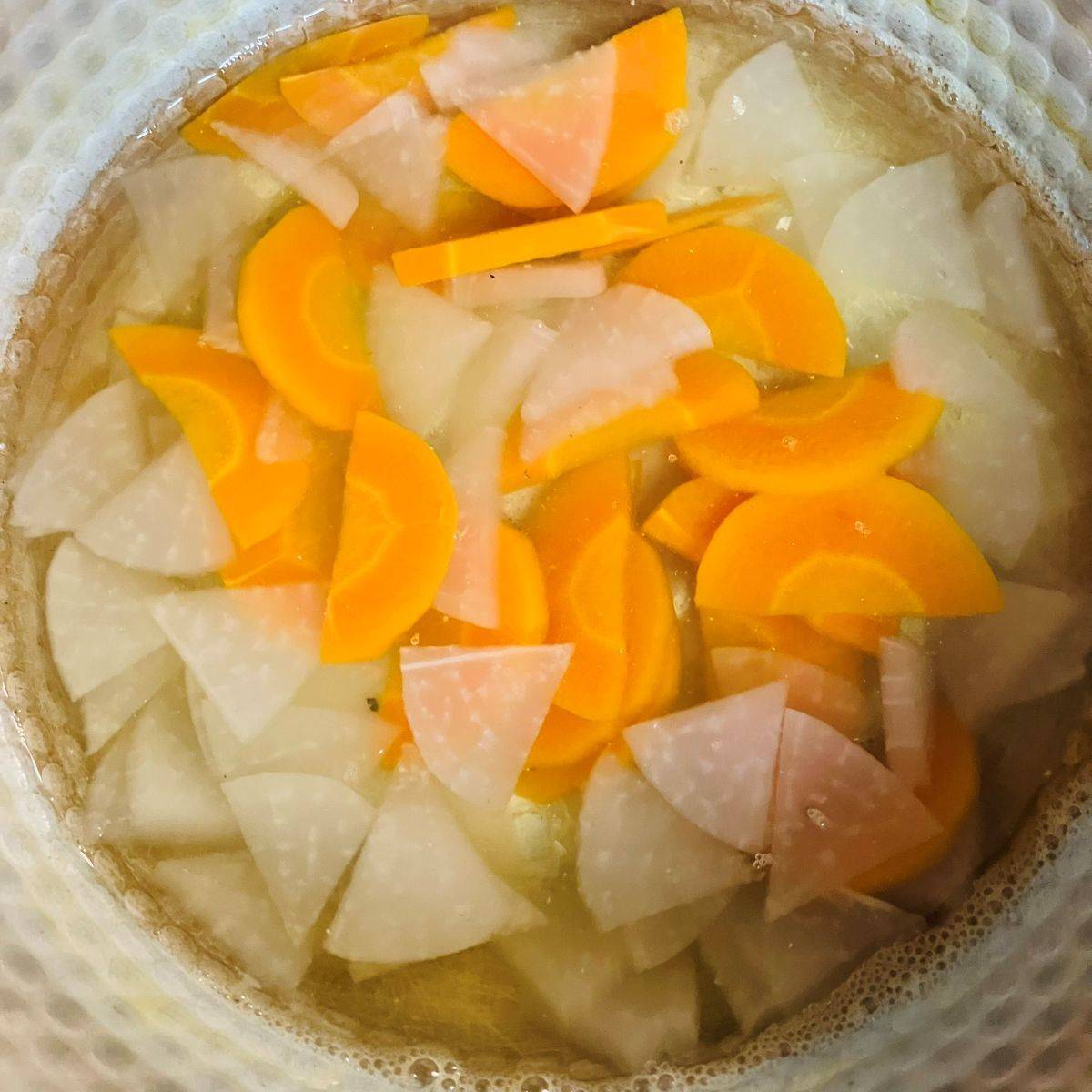 ニッスイ公式の「活ちくわと冬野菜のみそ汁」のレシピ