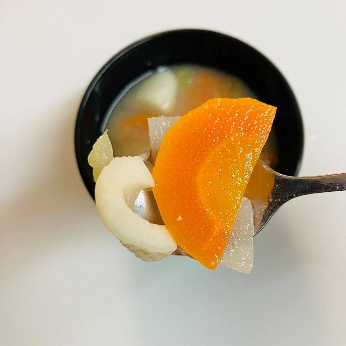 ニッスイ公式の「活ちくわと冬野菜のみそ汁」のレシピ