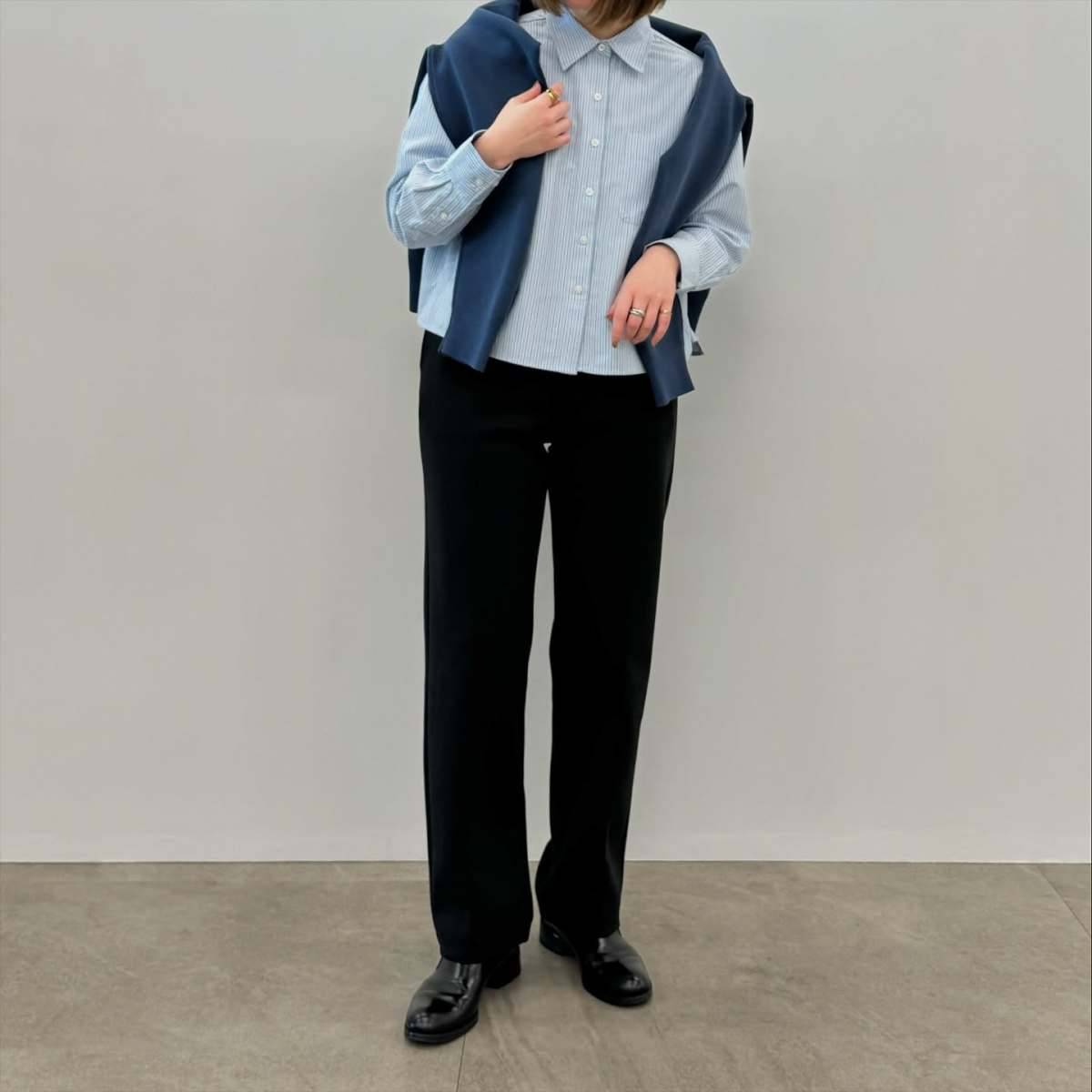 カラーカーディガンを肩掛けする♪