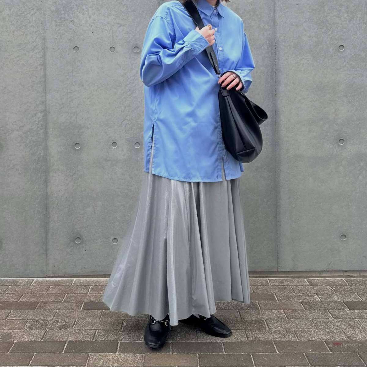 メタリックカラーのスカートを合わせる♡