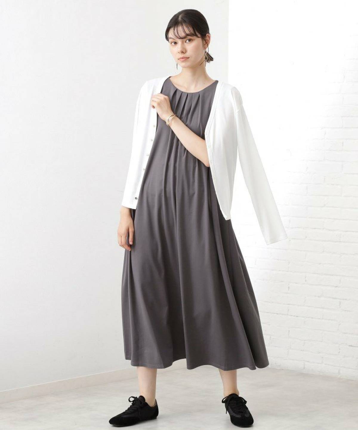 8月の北海道の服装 レディースコーデ シアーカーデーディガン