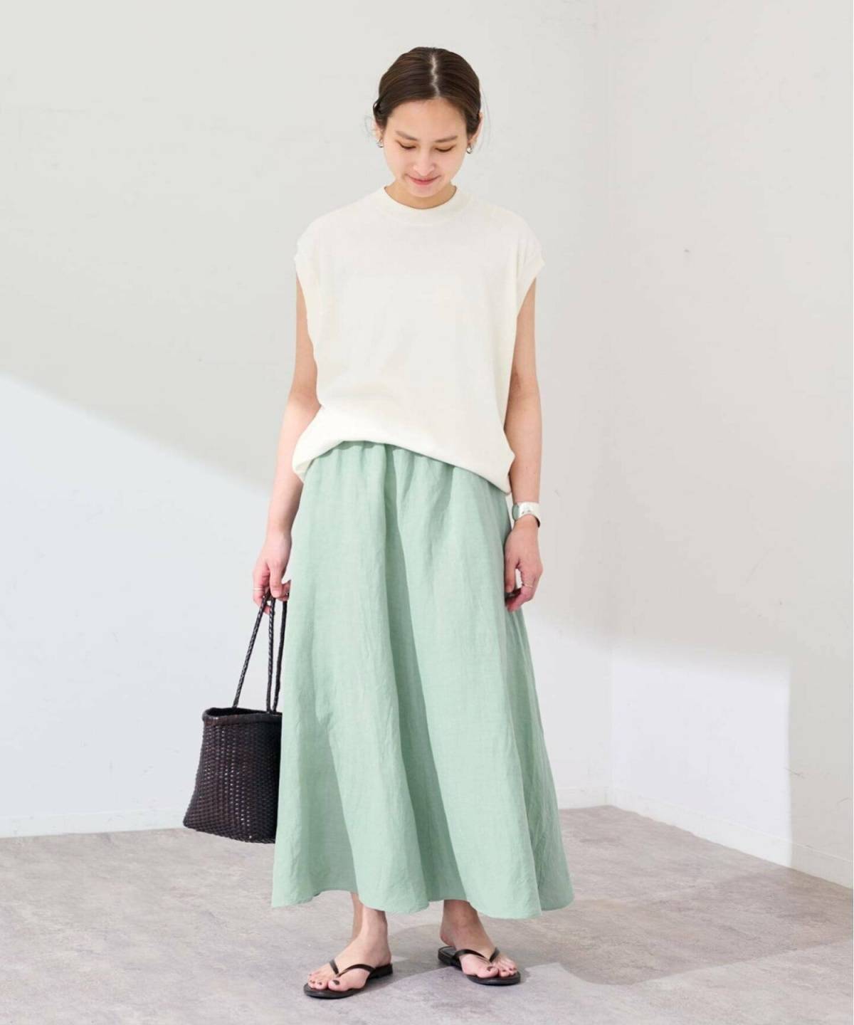 8月の北海道の服装 レディースコーデ フレアスカート