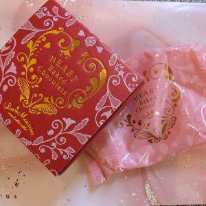 パリパリのコーティングが最高！ハートの形が可愛いベイクドショコラ