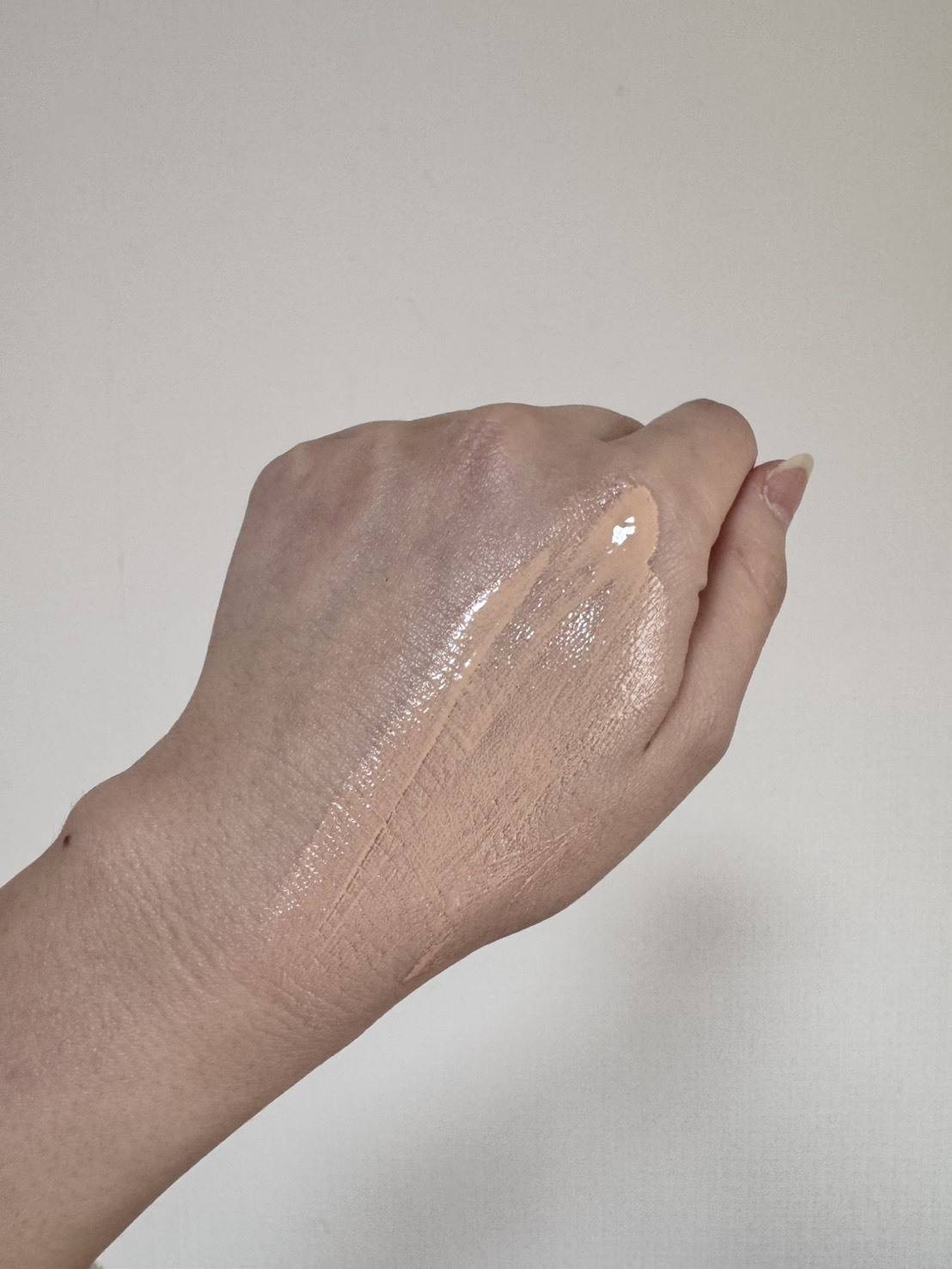 エリクシール デーケアレボリューション トーンアップ BE + ca＜ピュアベージュ＞スウォッチ