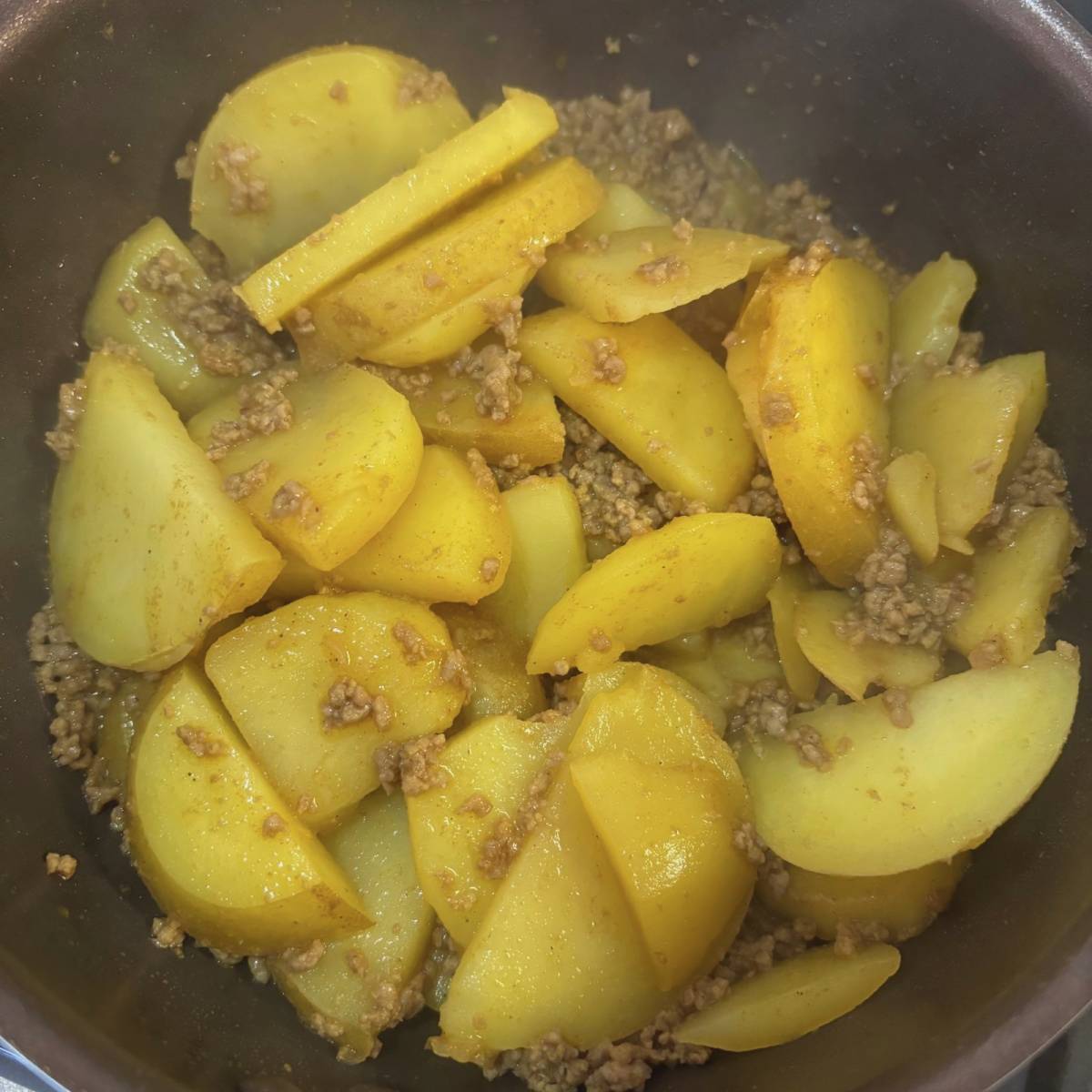 JAグループ公式の「じゃがいもと豚挽き肉のカレー煮」のレシピ