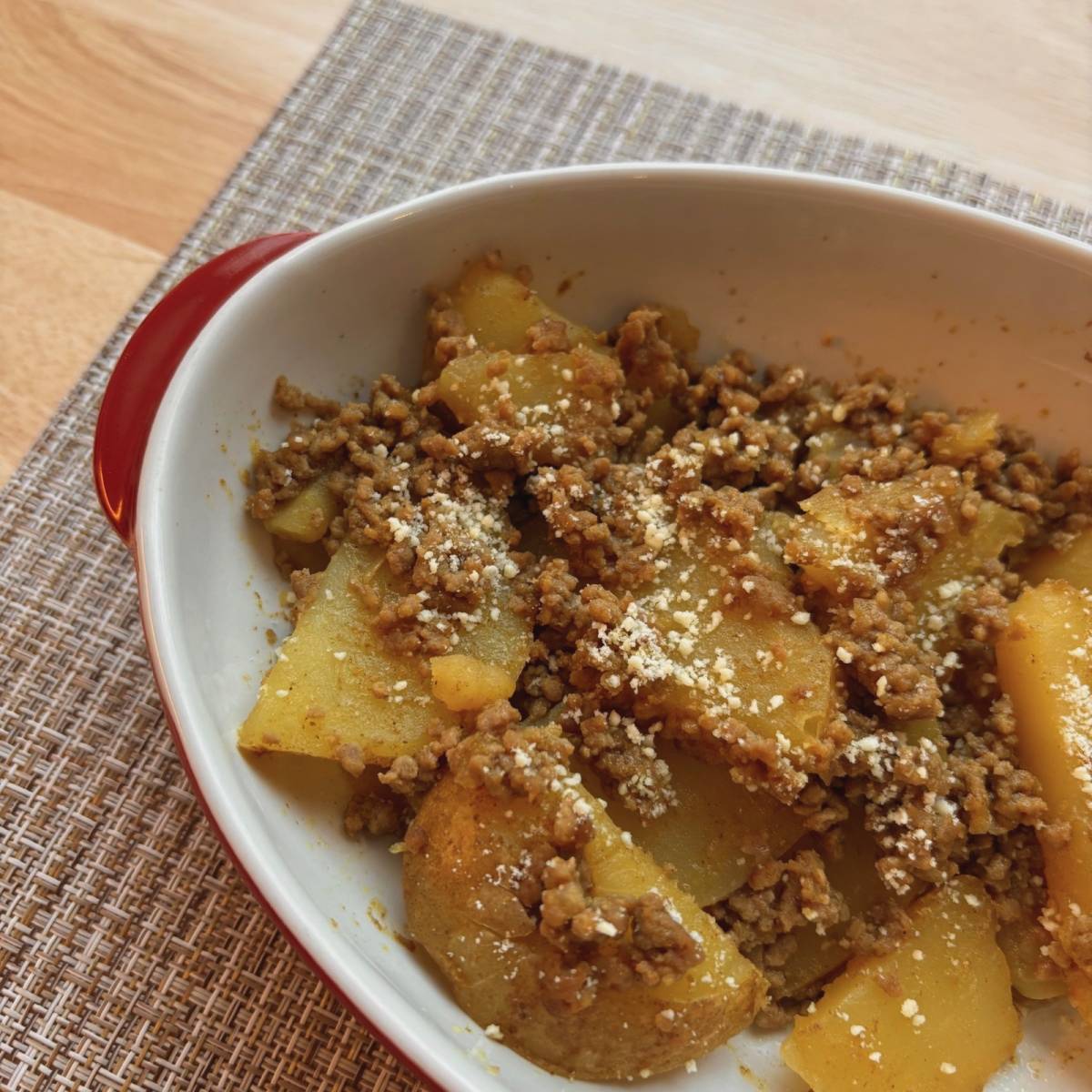 JAグループ公式の「じゃがいもと豚挽き肉のカレー煮」のレシピ