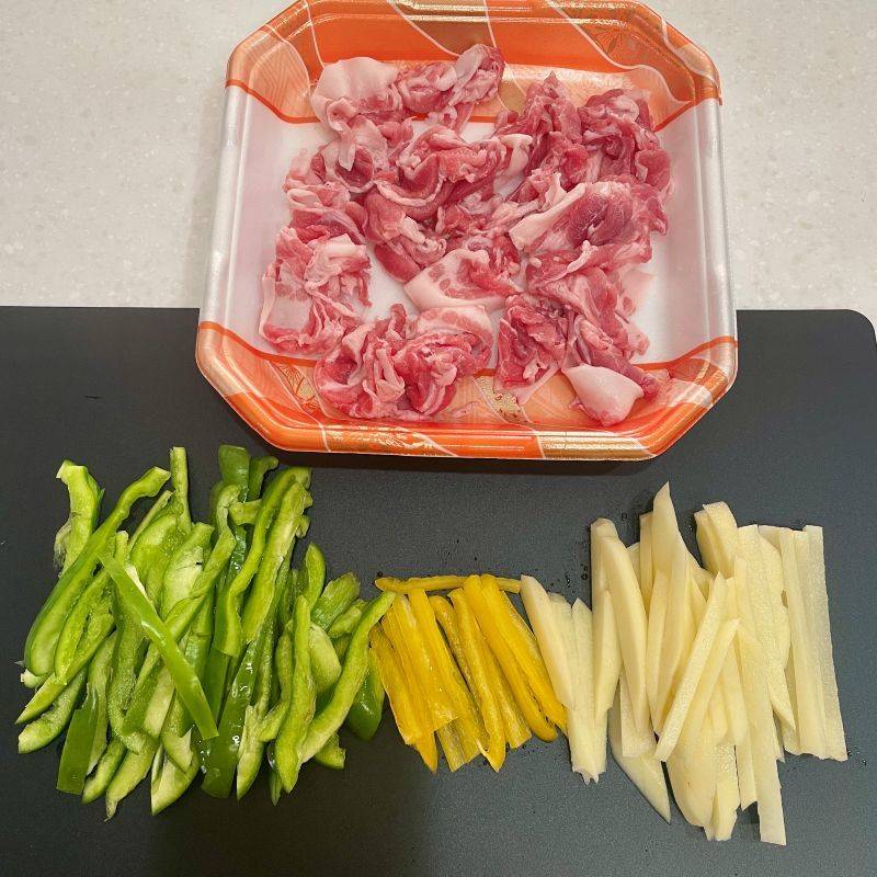 くらこん公式の「塩こんぶで青椒肉絲」のレシピ