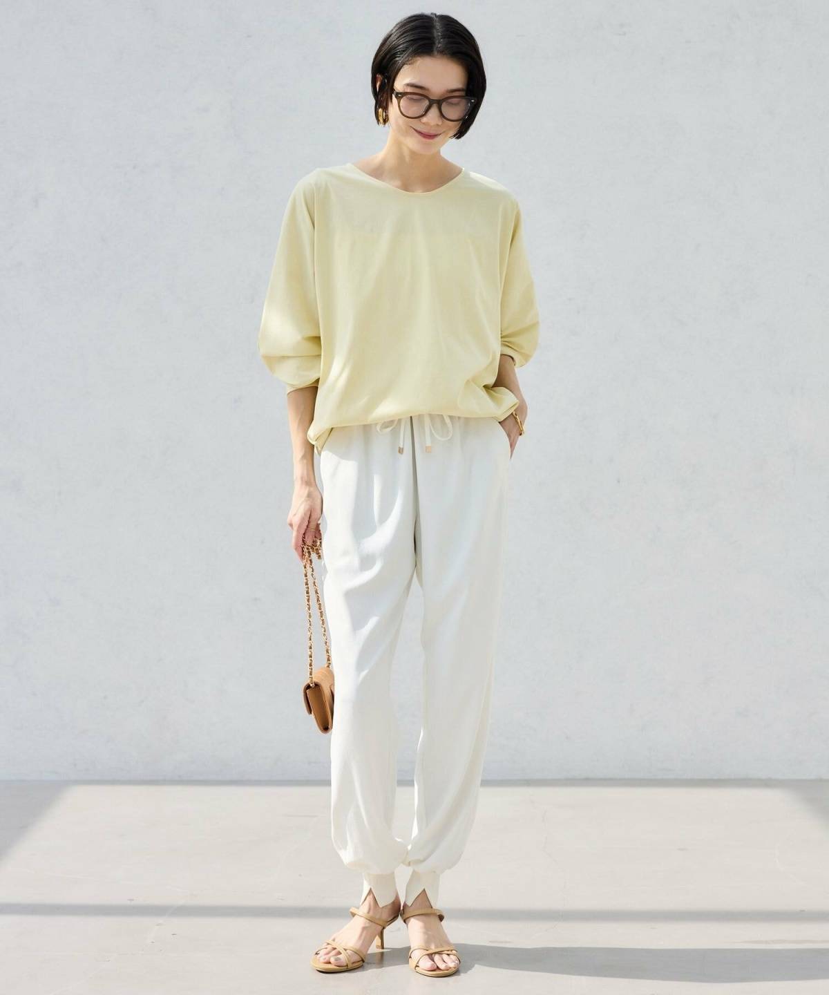 ベージュサンダルの夏コーデ