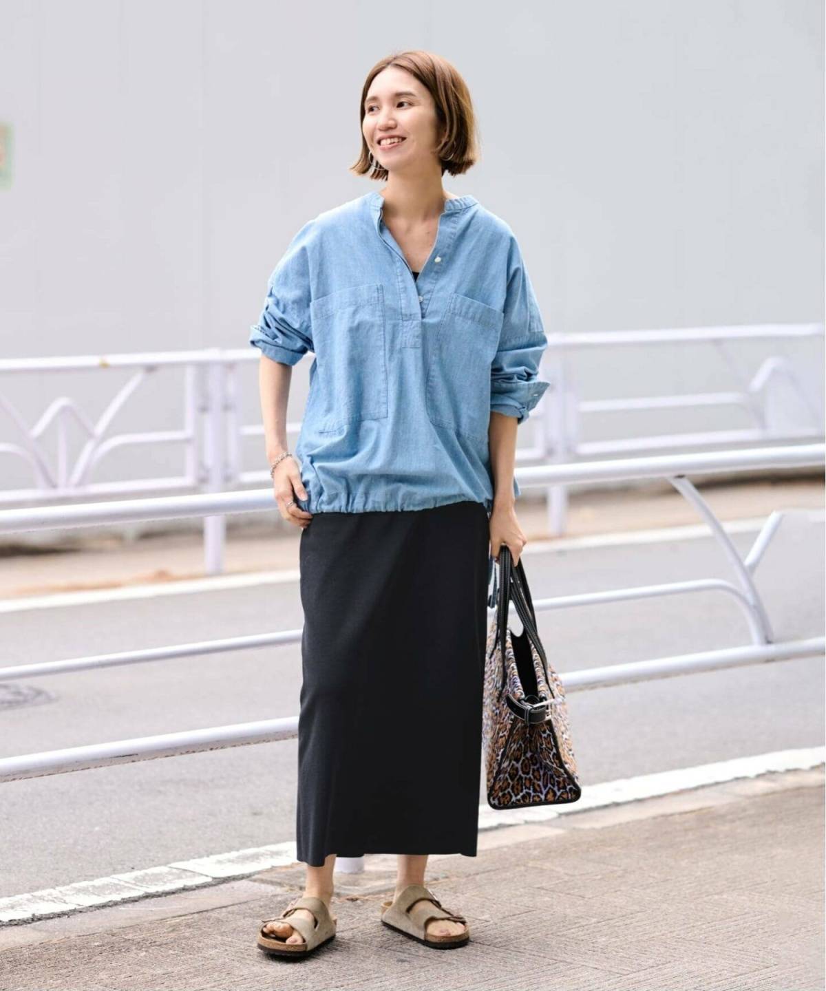 ベージュサンダルの夏コーデ