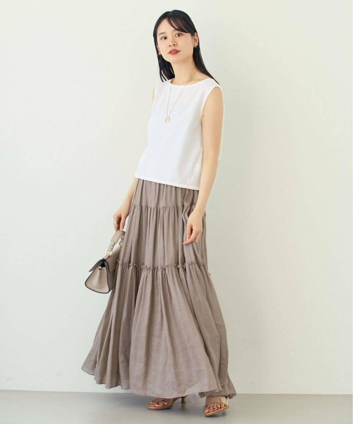 ベージュサンダルの夏コーデ