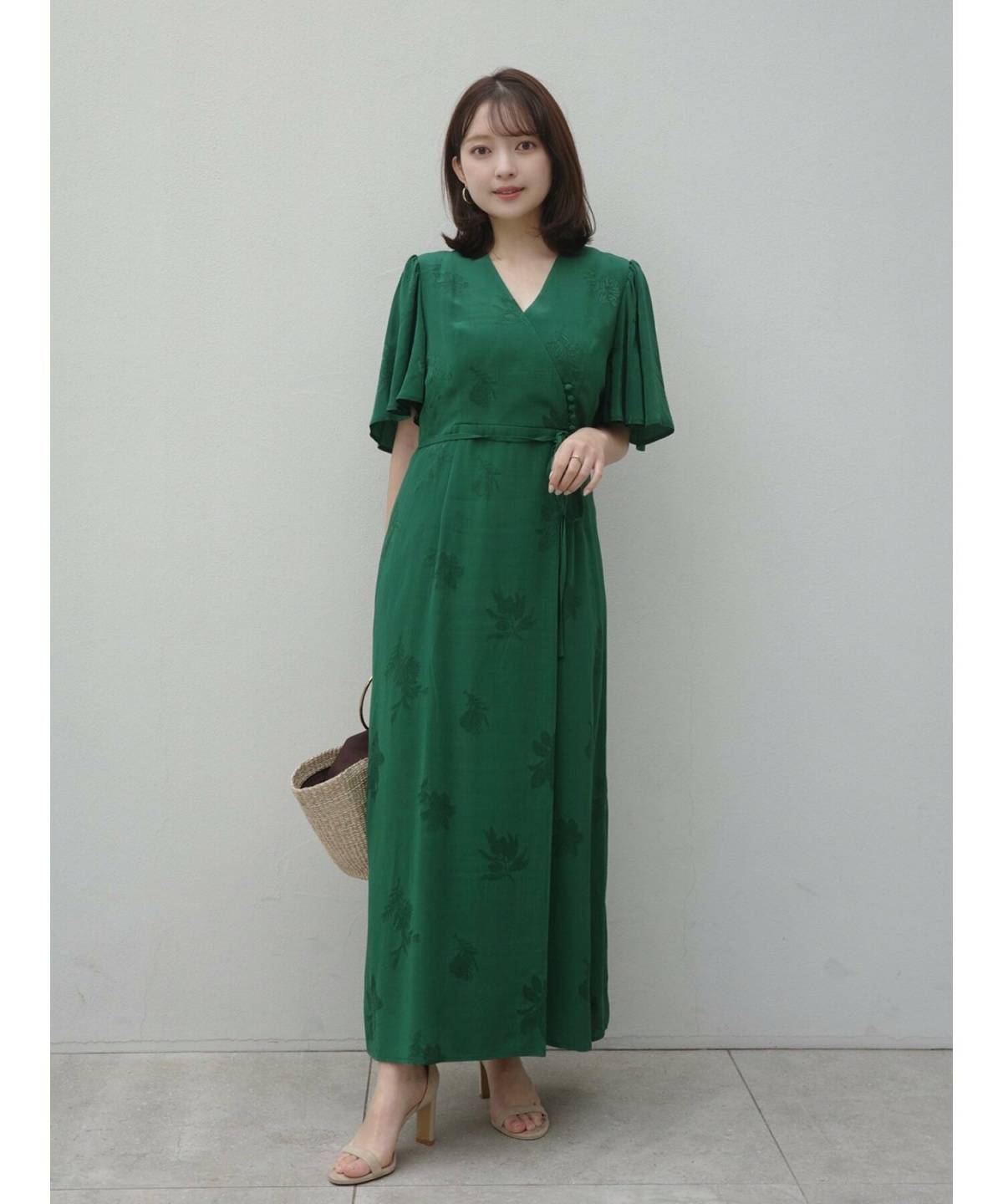 ベージュサンダルの夏コーデ