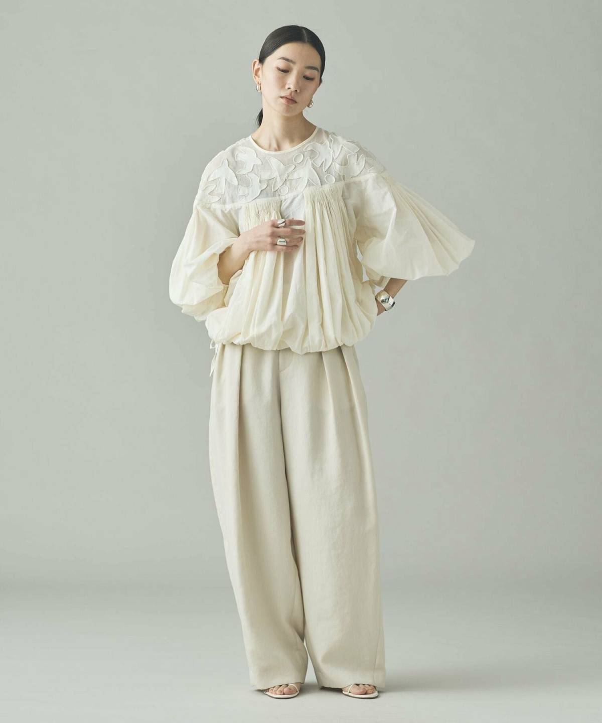 白サンダルを使った夏コーデ オールホワイトコーデ