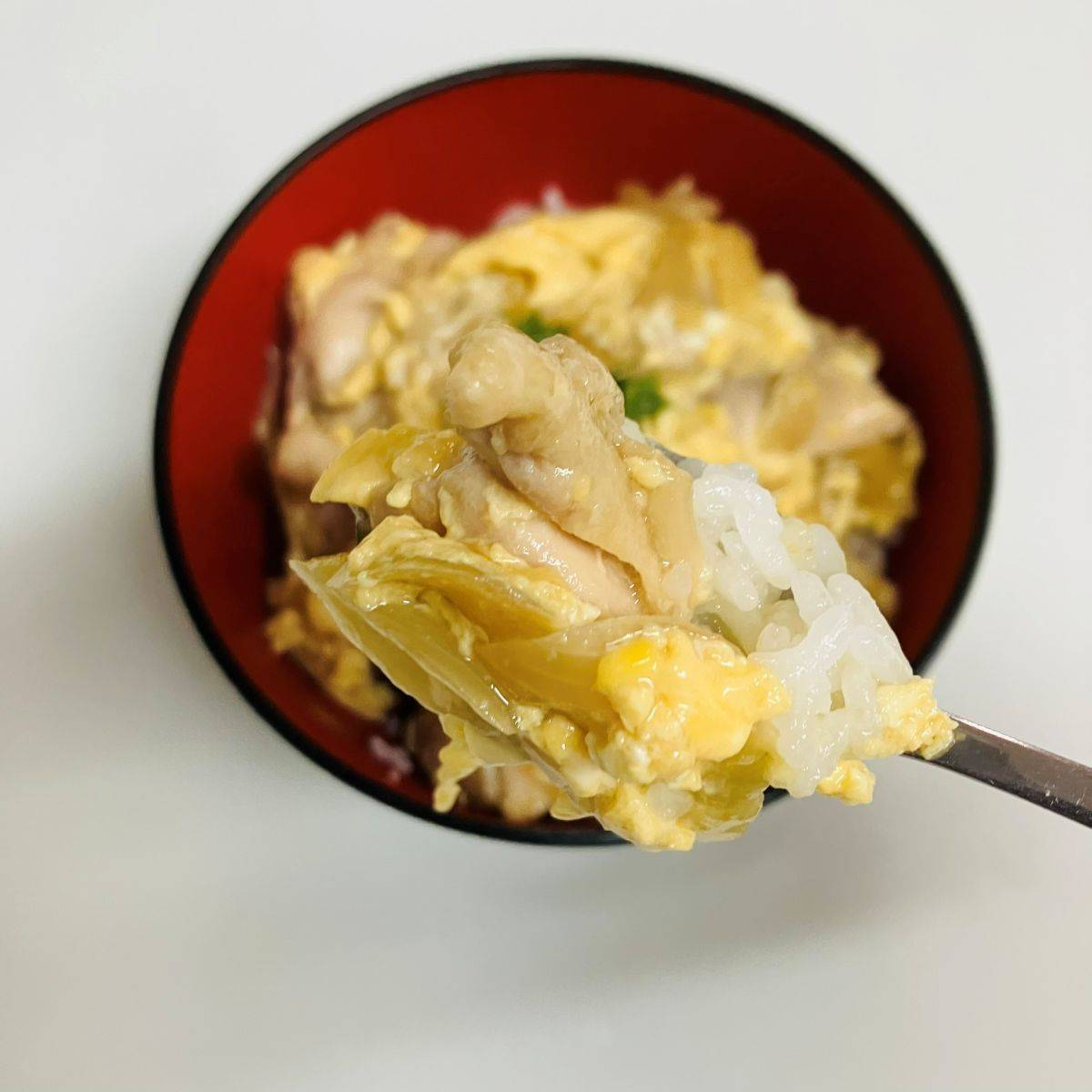 ヤマキ公式の「めんつゆの簡単親子丼」のレシピ