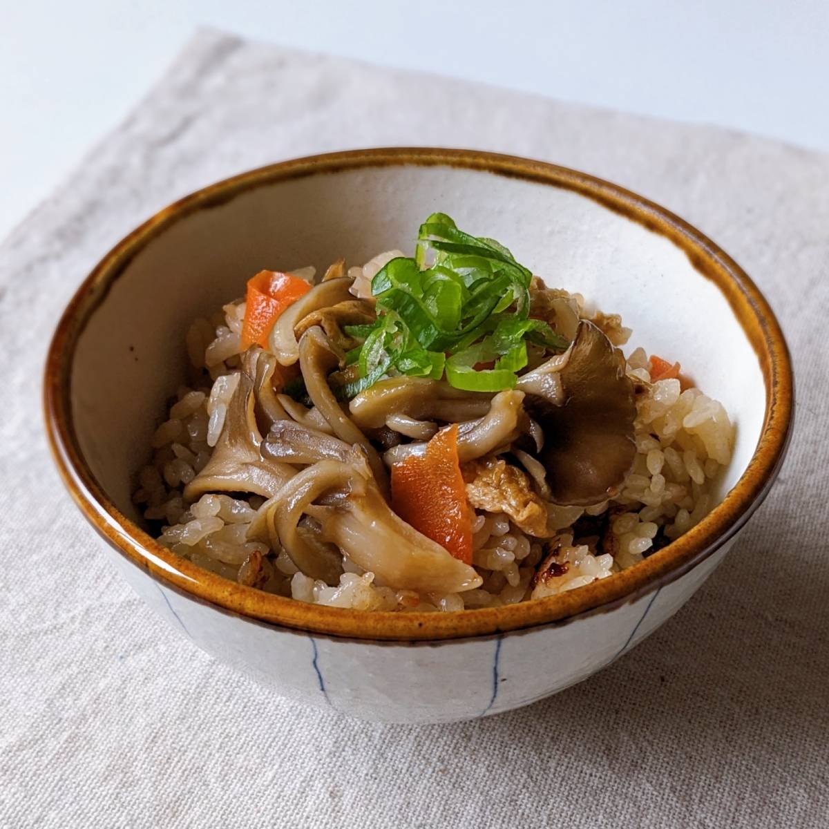 JAグループ公式の「舞茸とお揚げの炊き込みごはん」のレシピ