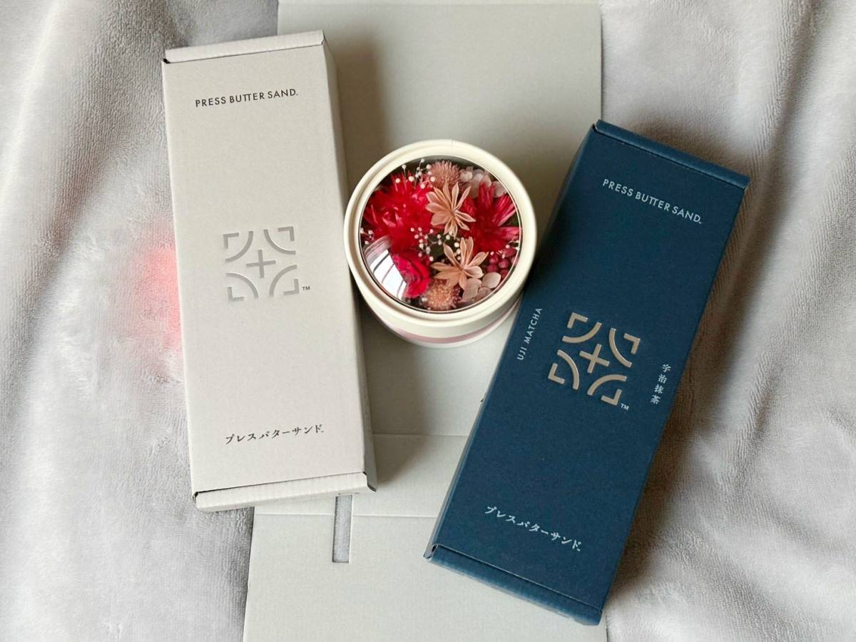 バターサンド2種セット贈り物〈贅沢いちご〉10個入&ドームフラワーボックス