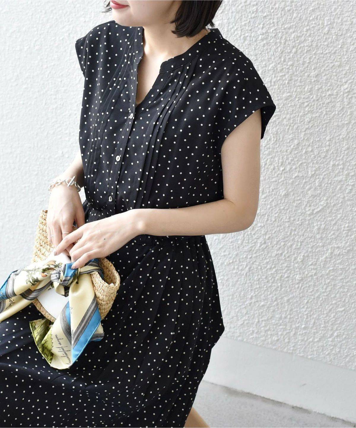 SHIPS WOMEN <洗濯機可能>ドット 花柄 サイド プリーツ フレンチスリーブ ワンピース