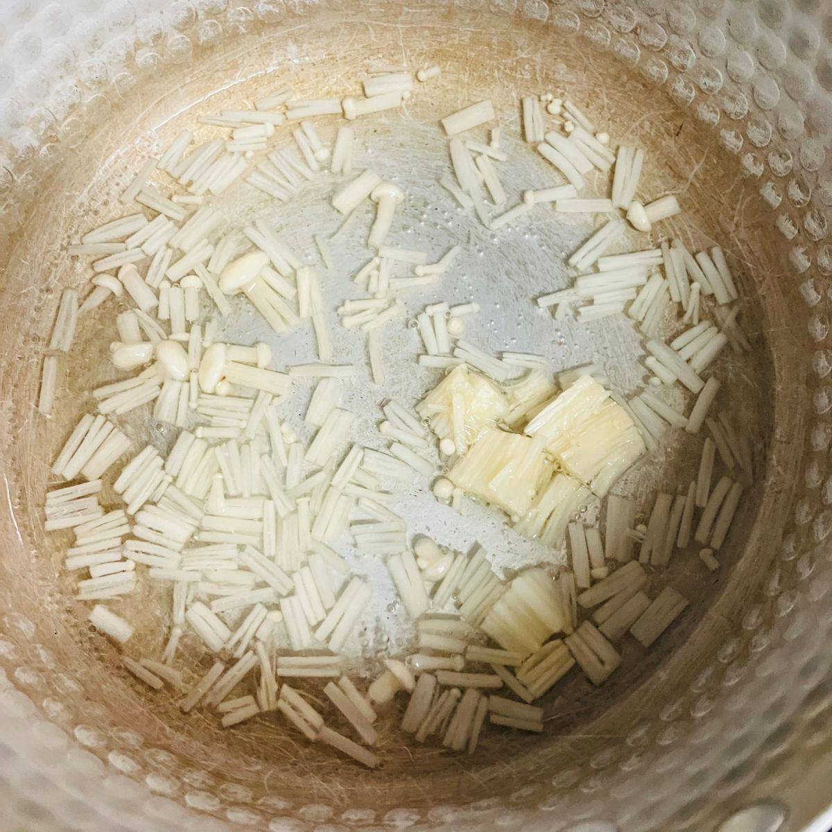 JAグループ公式の「簡単♪パンの耳とえのきのクリームグラタン」のレシピ