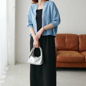 「水色カーディガン」に合う色のアイテムは？夏のお手本レディースコーデ12選