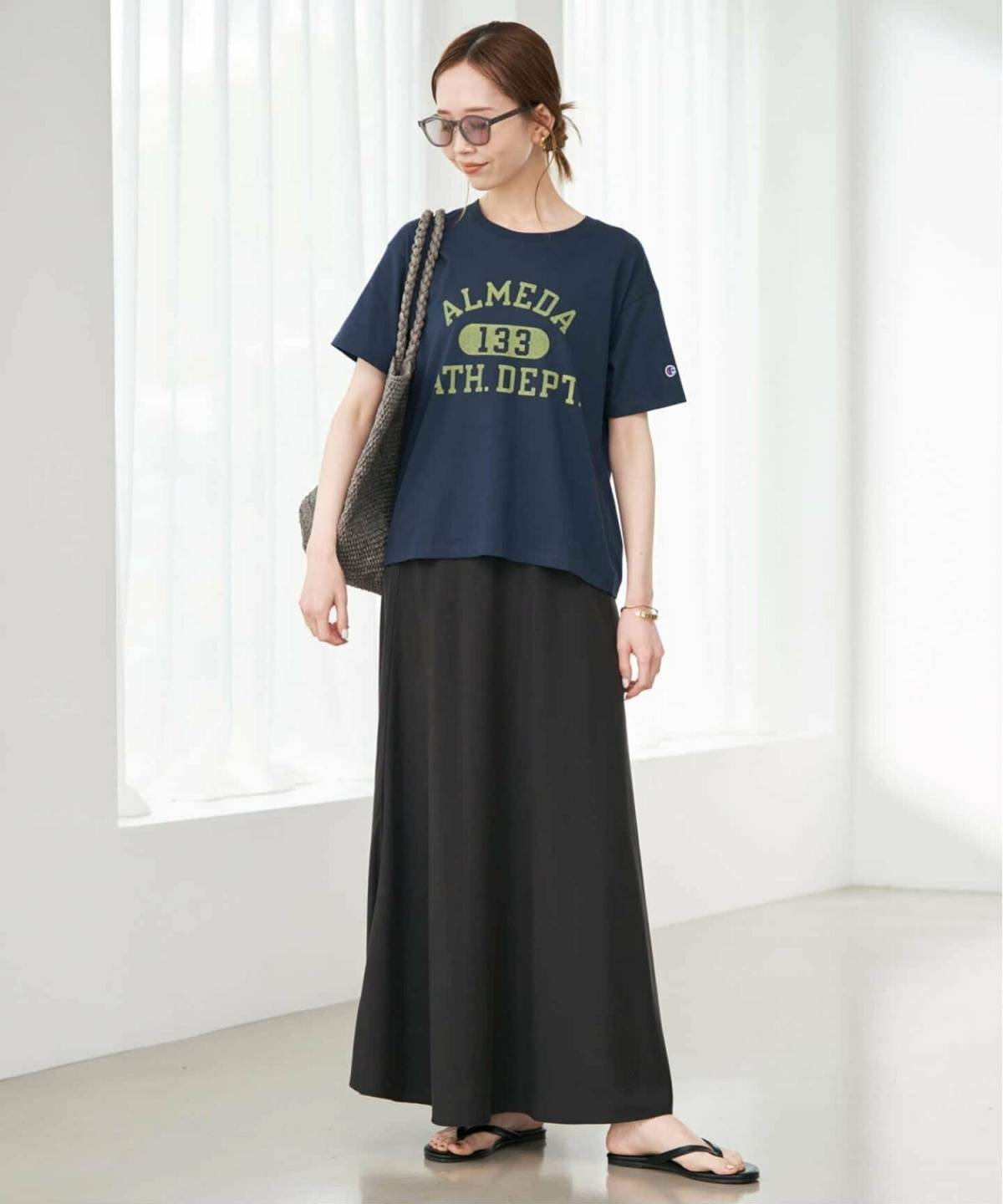 9月の大阪コーデ ロゴ入りTシャツ フレアスカート