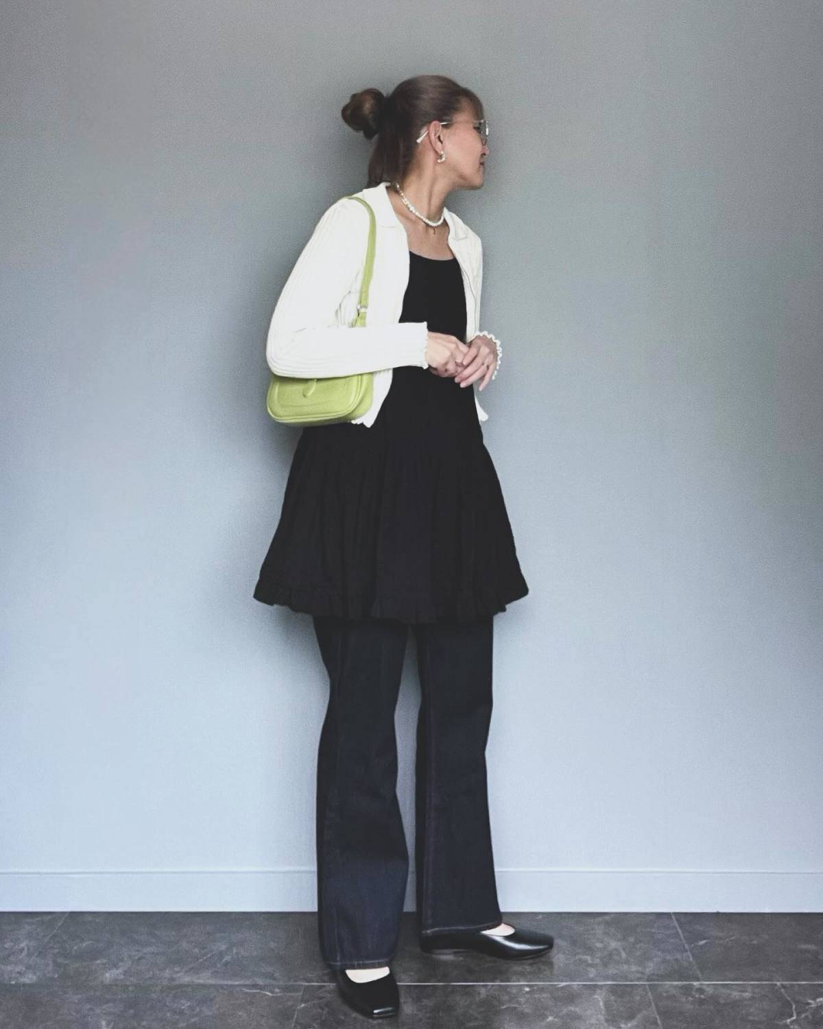 ミニワンピース×デニムの重ね着が◎