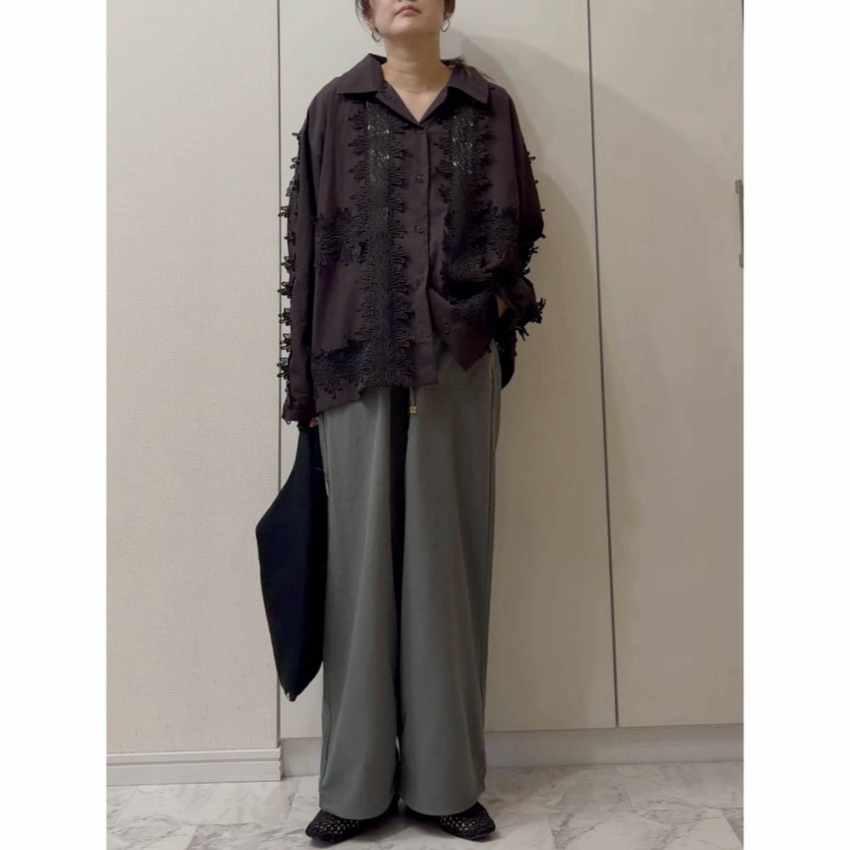 レースシャツを合わせる！