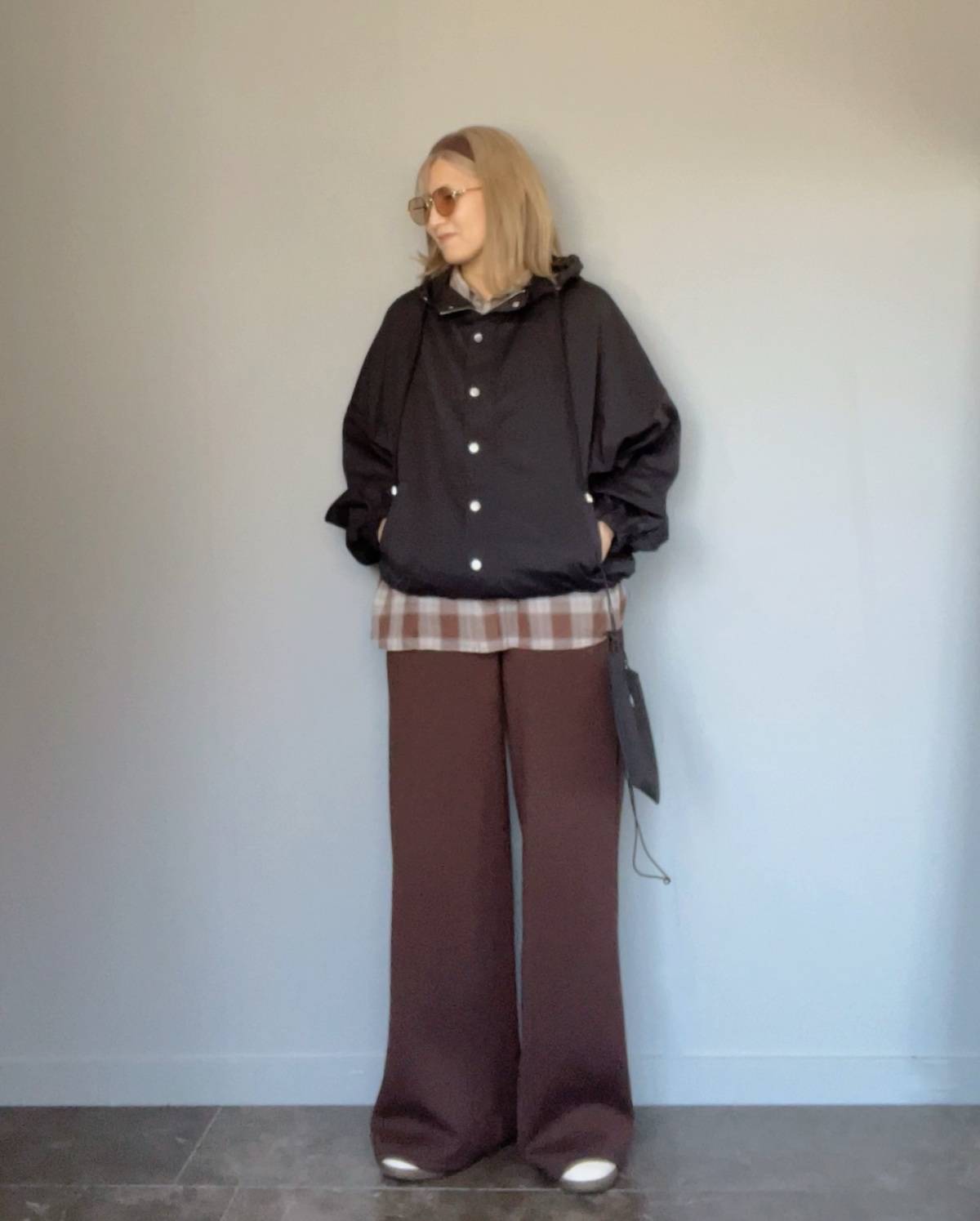 ブルゾンの裾からチラ見せする♪