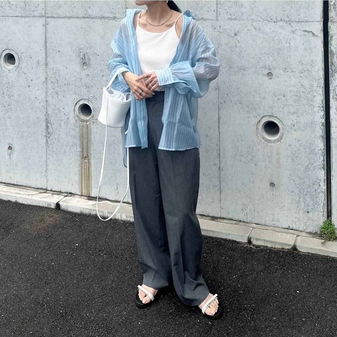 シアーシャツを羽織る♪