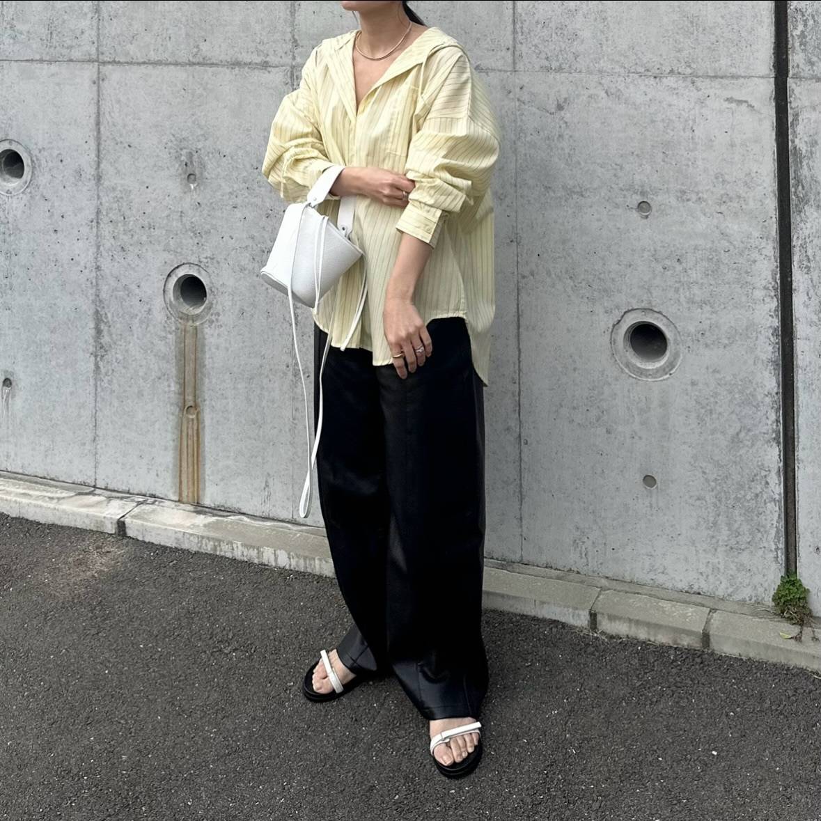 フード付きシャツを合わせる♪