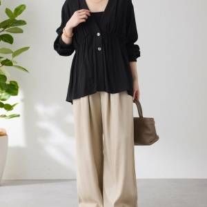  8月の京都の服装 おすすめコーデ カーデとワイドパンツ 