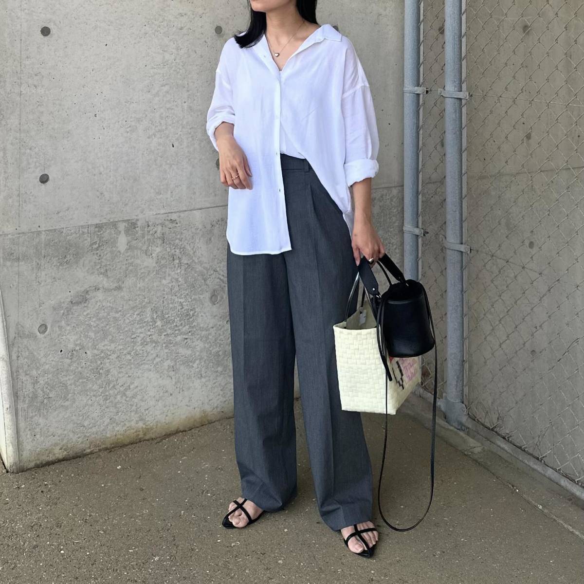 シャツの裾を片方だけタックイン！