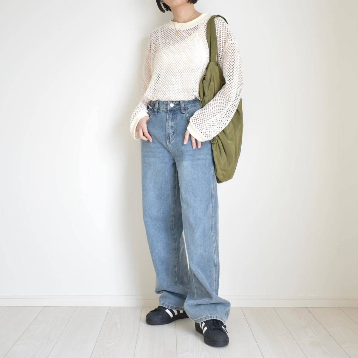 シアートップスの透け感を生かす！