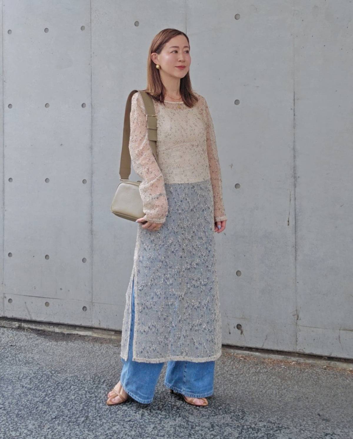 シアーワンピースを重ね着する！