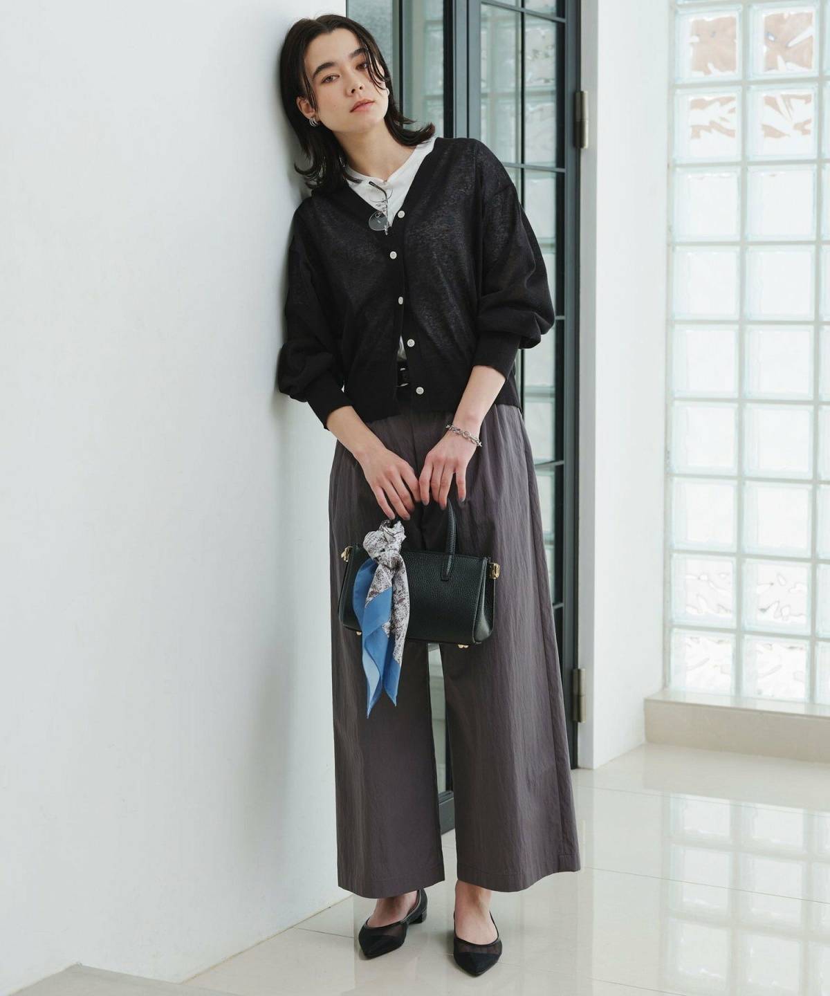 【40代の黒カーディガン】おすすめ夏コーデ 透け素材