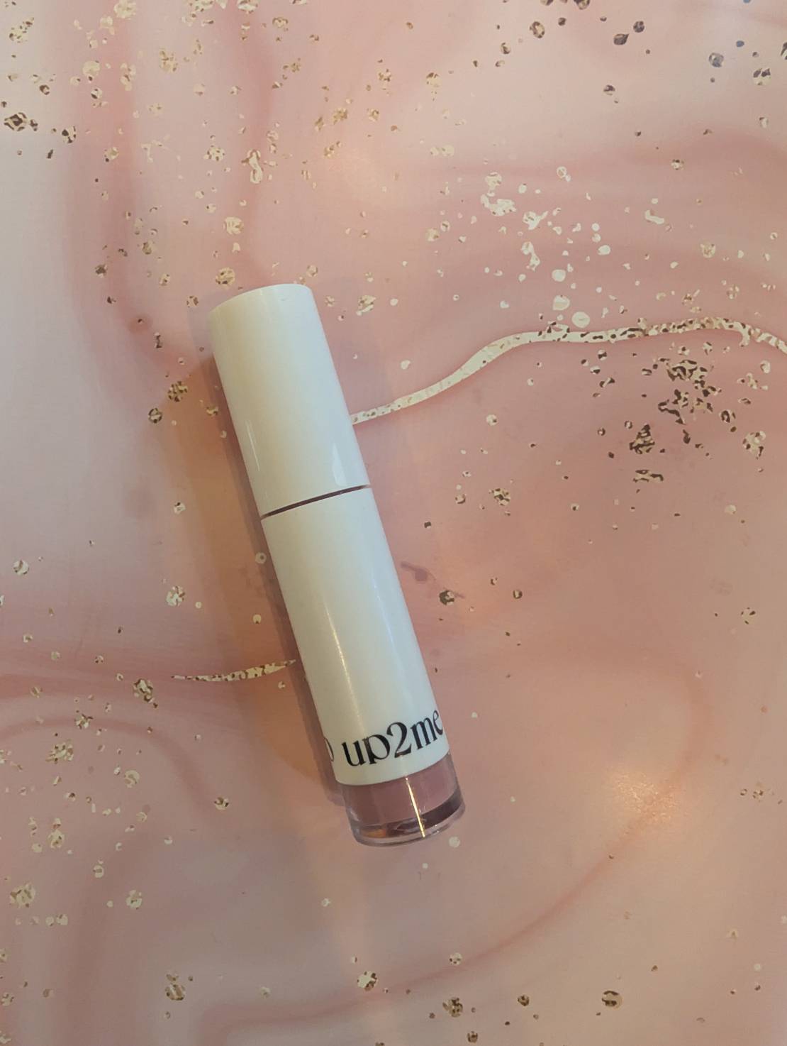 up2me hug my Lip color Lock plumper
